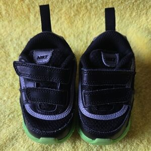 Nike Kids Black and Lime Sneakers